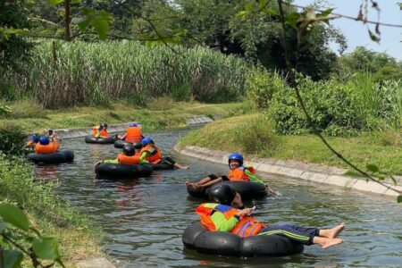River Tubing di Wisata Tirto Tani Djojo, Kediri. (Instagram/wisatatirtotanidjojo)