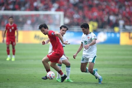 Aksi Thom Haye ketika Timnas Indonesia dikalahkan Irak dengan skor 0-2 pada Kamis (6/6/2024). (Foto: PSSI)