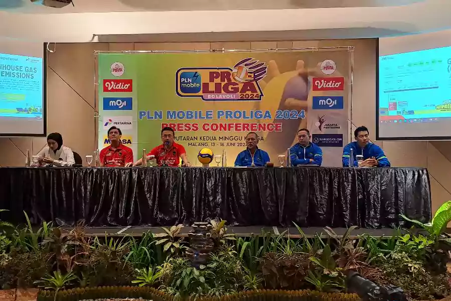 Tim putri Jakarta Pertamina Enduro dan putra Jakarta Pertamina Pertamax.