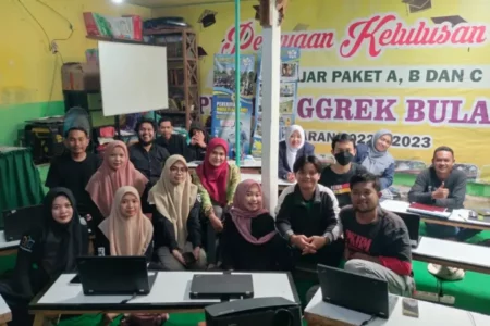 Dosen Unesa Kembangkan Media Ajar Interaktif untuk Tutor Kejar Paket C di Banyuwangi foto beritajatim
