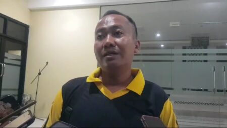 Suami SR usai melaporkan istrinya ke Polres