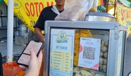 Unik, Penjual Pentol di Undaan Surabaya Pakai Qris