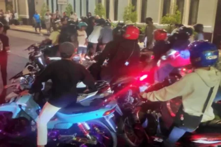Wisatawan Kota Lama Surabaya Terserempet Pemotor, Karena Tidak Ada Zebra Cross Wisata Kota Lama