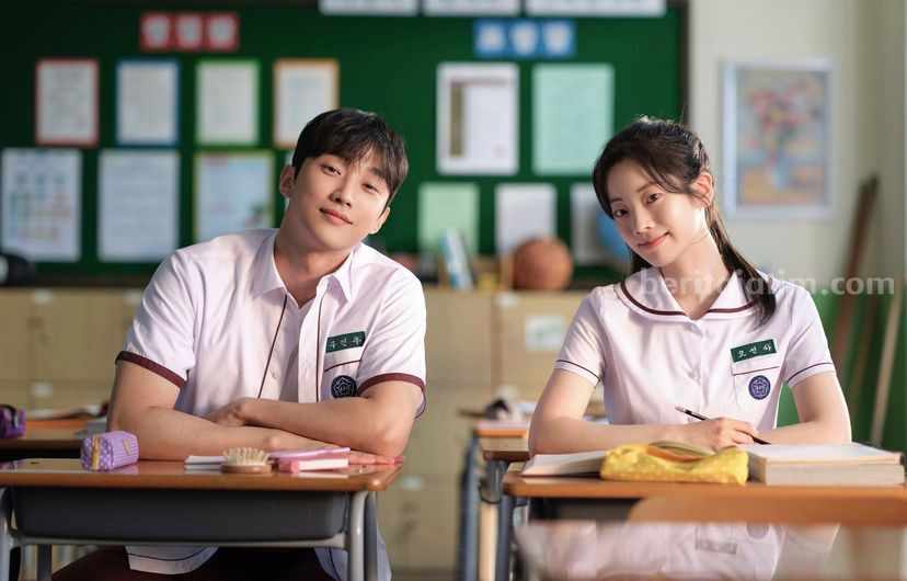 Foto Jinyoung B1A4 dan Dahyun TWICE dalam film "You Are The Apple of My Eyes." (Instagram/@stuidotake_)