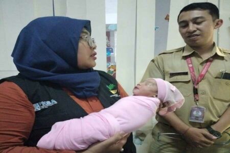 Warga Jember Temukan Bayi dalam Timba Bekas Cat