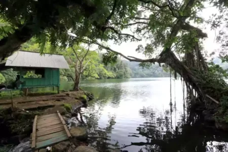 Tak Hanya Religi, 5 Tempat Wisata Gresik Ini juga Wajib Dikunjungi Danau Kastoba Gresik. (disparekrafbudpora.gresikkab.go.id/)