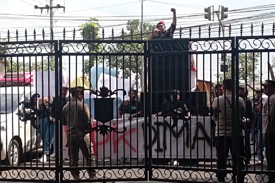 Buntut Kisruh BPJS, Massa Grib Jaya Demo Kantor Bupati Malang foto beritajatim