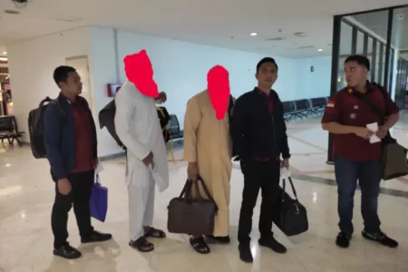 Imigrasi Blitar Deportasi WN Pakistan Penipu Kedok Sumbagan Palestina foto beritajatim