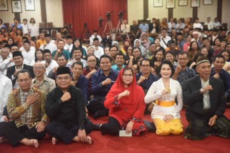 Hadiri Doa Bersama Antar Umat Beragama, Ini Harapan Pj Wali Kota Kediri Pj Wali Kota Kediri menghadiri doa bersama lintas agama