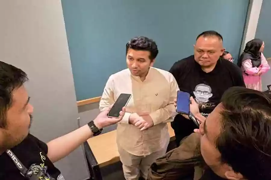 Emil Elestianto Dardak saat diwawancarai usai nobar film Lafran.