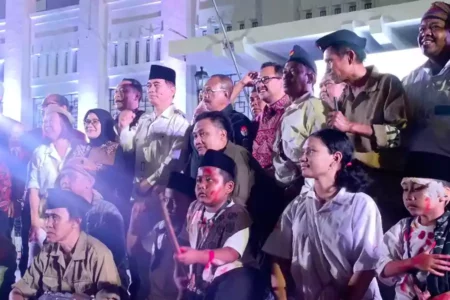 Wali Kota Surabaya Eri Cahyadi saat soft launching wisata Kota Lama. [Beritajatim/Rama Indra]