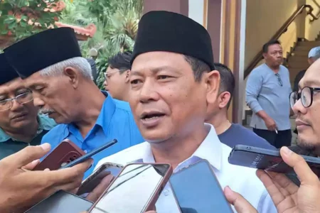 Didukung Relawan Punokawan Lamongan, Abdul Ghofur: Saya Bangga, Rekom Akan Turun Ketua DPRD Lamongan, Abdul Ghofur yang mendapat dukungan dari Relawan Punokawan untuk maju sebagai Calon Bupati Lamongan.