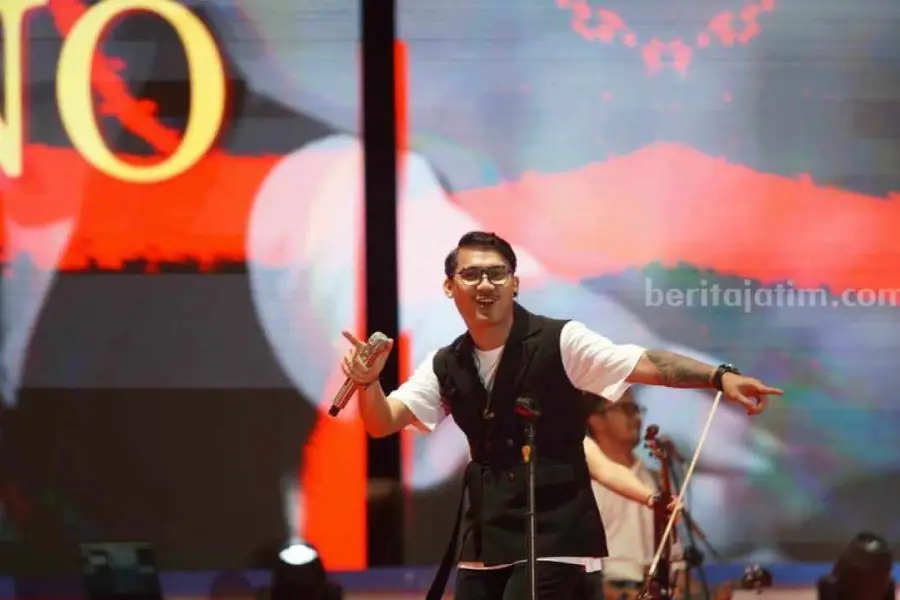Gilga Sahid Buat Surabaya Ambyar di Konser Puncak Hari Jadi ke-731 foto beritajatim