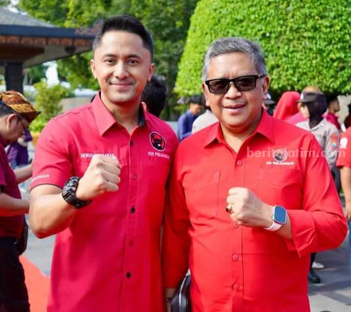 Hengky Kurniawan bersama Sekjen PDIP, Hasto Kristiyanto saat berziarah di Makam Bung Karno Kota Blitar, Jumat (21/06/2024). (foto : istimewa)