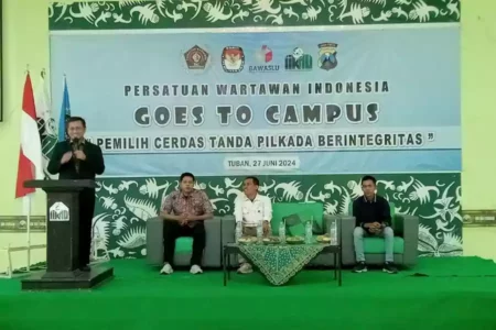 Rektor IIKNU Tuban saat memberikan saambutan [foto: Diah Ayu/beritajatim.com]