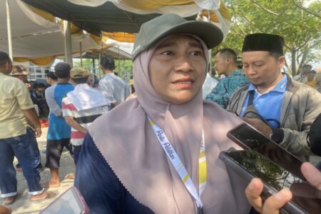 Kepala Bidang serta Plt. Sekretaris DKP2P Tuban, Pipin Diah Larasati. [foto: Diah Ayu/beritajatim.com]
