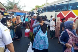 Kemenag Sumenep Larang Koper Jemaah Haji Wanita Diisi Rokok foto beritajatim