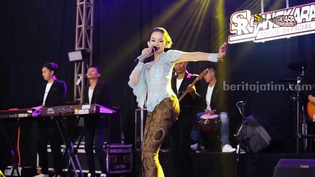 Youtube Sangkara Music Official, Rina Aditama menyanyikan lagu viral Lestari