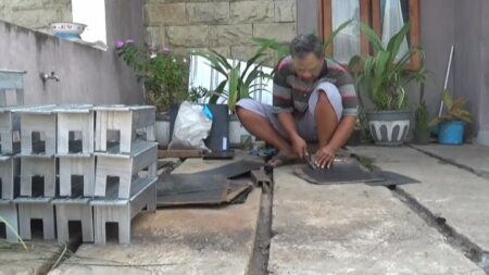 Kreatif! Pria Lumajang Ubah Limbah Besi Jadi Panggangan Sate, Laris Manis di Idul Adha Mengubah rongsokan besi menjadi panggangan sate