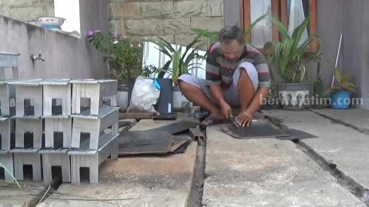 Mengubah rongsokan besi menjadi panggangan sate