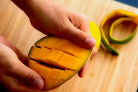 Ilustrasi mangga, buah yang sebaiknya direndam terlebih dahulu sebelum dikonsumsi. (Pexels/Ron Lach)
