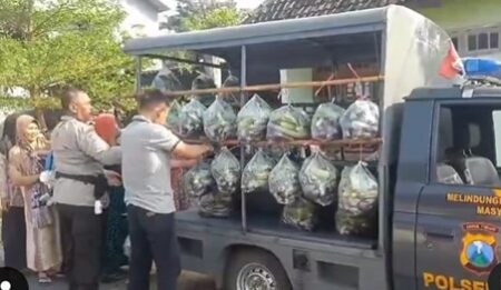 Tak Lagi Menakutkan, Mobil Patroli di Jombang Diburu Emak-emak foto beritajatim