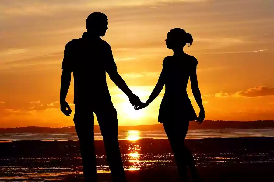 Cara Jitu Menyatakan Perasaan ke Cowok, Para Cewek Wajib Paham Ilustrasi pasangan jatuh cinta. (Pexels)