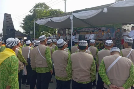 8 Calon Jemaah Haji Blitar Terlambat Berangkat, 1 Dirawat di RS foto beritajatim