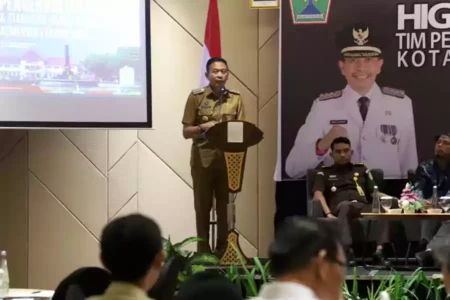 Pj Wali Kota Malang, Wahyu Hidayat saat High Level Meeting Tim Pengendali Inflasi Daerah (TPID) Kota Malang.