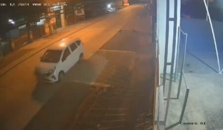 Pencuri Bermobil Terekam CCTV Curi Tabung Elpiji di Jombang foto beritajatim