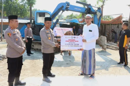 Polres Tuban Salurkan Hewan Kurban ke Ponpes dan Mitra foto beritajatim