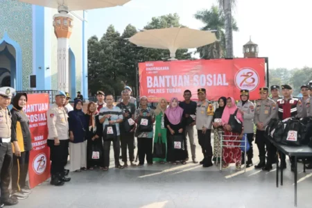 Polres Tuban Bersih-Bersih Rumah Ibadah Jelang Hari Bhayangkara ke-78 foto beritajatim