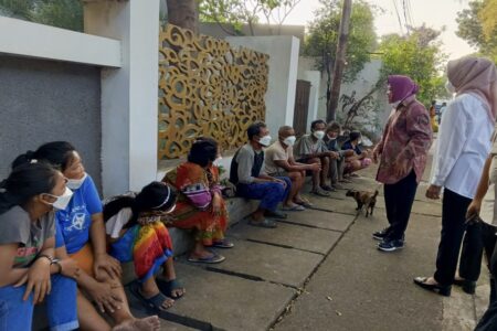 Pemulung di Menteng Jakpus Diberi Modal Usaha dan Rumah Layak Huni oleh Mensos Mensos Risma Beri Bantuan Usaha dan Tempat Tinggal Layak Kepada Pemulung di Menteng Jakarta Pusat