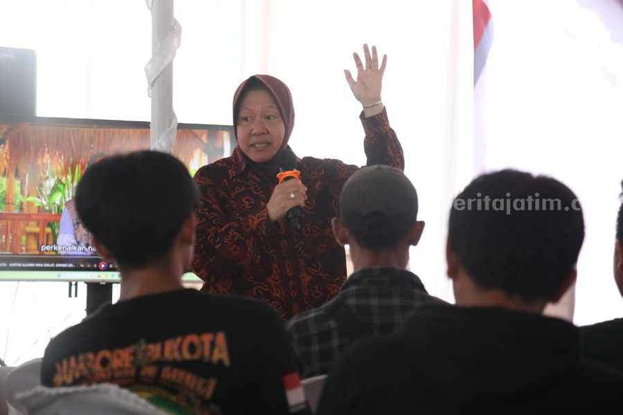 Mensos Risma Berikan Bantuan Untuk PENA MUDA di Lebak