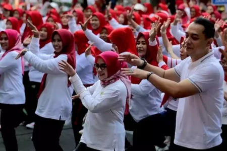 Ribuan Warga Surabaya Bakal Ikuti Senam Sehat Bersama Eri-Armuji, 15 Ribu Kupon Ludes Senam Sehat Eri Cahyadi Bersama Masyarakat Surabaya (dok. Ist for beritajatim.com)