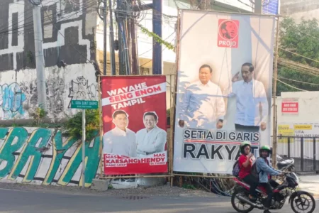 Baliho Kaesang Kian Menjamur di Kota Surabaya foto beritajatim