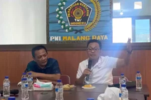 Eks Wali Kota Malang, Sutiaji di Kantor PWI Malang Raya.