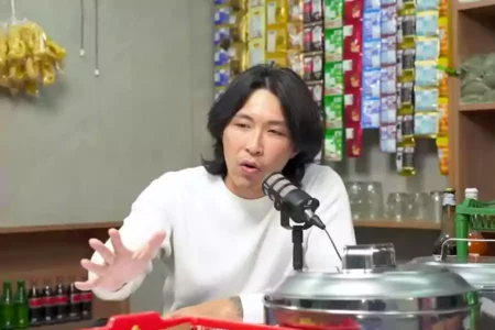 dr. Tirta Mandira Hudhi, M.B.A saat memberikan tips sehat. (Youtube/HAS Creative)