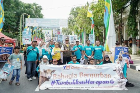 Pemberangkatan 100 tenaga kesehatan hewan Lamongan jelang Idul Adha 1445 H.