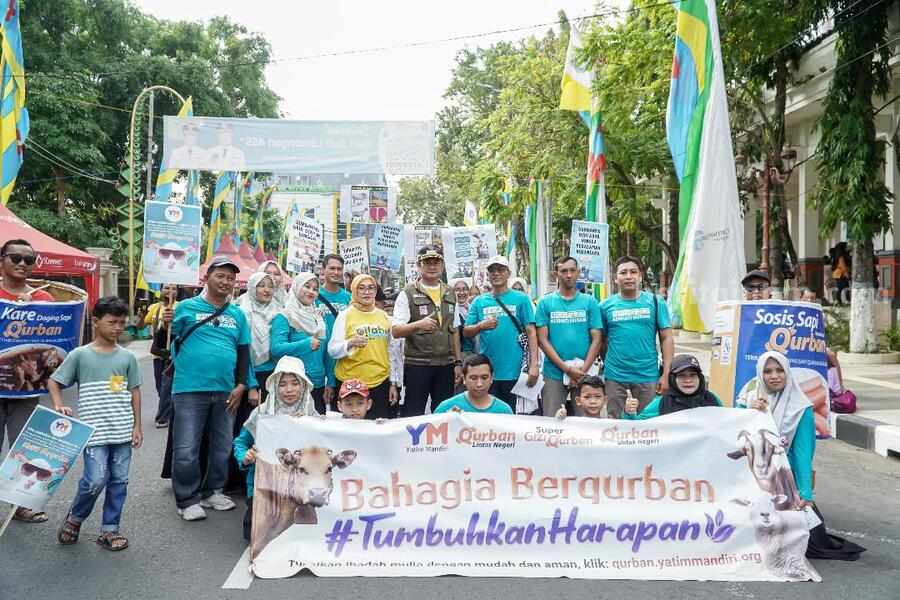 Pemberangkatan 100 tenaga kesehatan hewan Lamongan jelang Idul Adha 1445 H.
