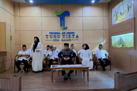 Muhlas dan 14 Pejabat Tirta Kanjuruhan Mendaftar Dirut Tugu Tirta Kota Malang ajaran pejabat Tugu Tirta Kota Malang.