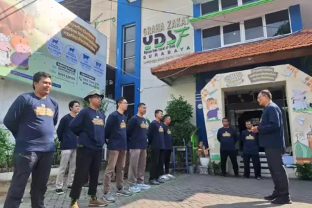 Direktur Utama YDSF Jauhari Sani memberi pengarahan kepada Tim Ekspedisi Qurban.