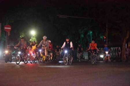 Kediri Night Ride, Pj Wali Kota Gowes Bareng Kapolres dan Masyarakat foto beritajatim