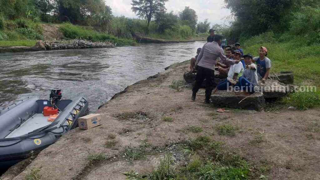 Tim SAR cari pelajar Tulungagung tenggelam di Sungai Brantas