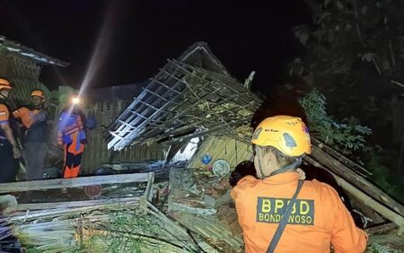 Diterpa Angin Kencang, Rumah Warga Bondowoso Ambruk