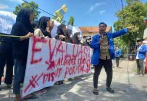 Mahasiswa PMII Uniba Demo Disbudporapar, Kritik Kalender Even Sumenep