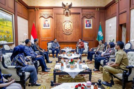 Terima Audiensi CEO Rumah BUMN Jatim, Adhy Karyono Ajak Sinergi UMKM Tembus Pasar Ekspor Pj Gubernur Jatim, Adhy Karyono