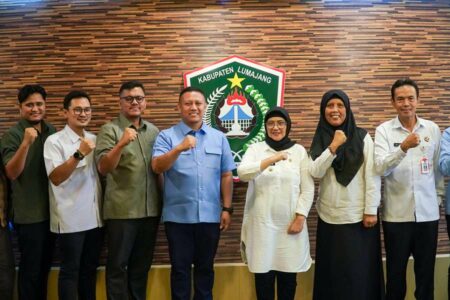 Dwi Ariady Kusuma, Founder Akademi Desa Wisata bersama Pj Bupati Lumajang, Indah Wahyuni.