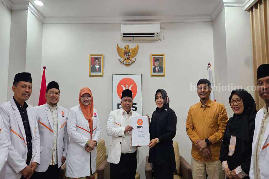 Penyerahan SK DPP PKS ke calon kepala daerah di Kabupaten dan Kota Mojokerto.