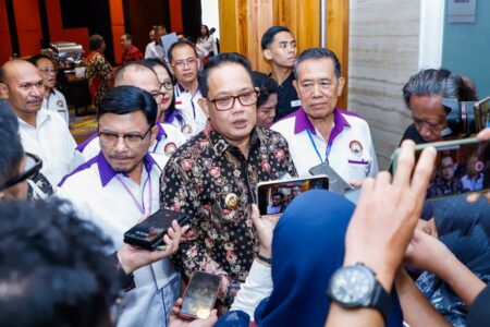 Ditanya Soal Makan Siang Gratis, Ini Jawaban Pj Gubernur Jatim